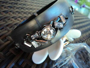 �y���������z�u���X���b�g�@�A�N�Z�T��?�@listing375 nwt alexis bittar leger crystal encrusted greylucite hinged bracelet listing375 nwt alexis bittar leger crystal