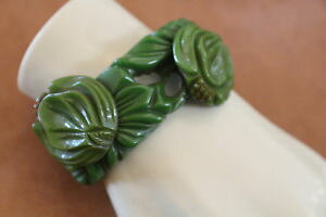 yzuXbg@ANZT?@2 shades of green bakelite 2screw attacted flower clapperbracelet 1×62 shades of green bakelite 2 screw attacted flower cl