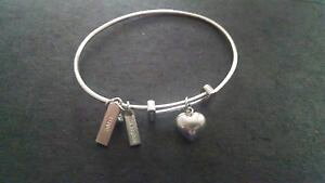 yzuXbg@ANZT?@\tBAuXbglia sophia heart love charm bracelet