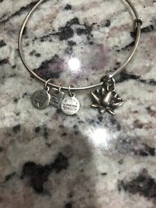 yzuXbg@ANZT?@AbNX[^XubTuXbggently loved alex amp; ani lotus blossom bracelet