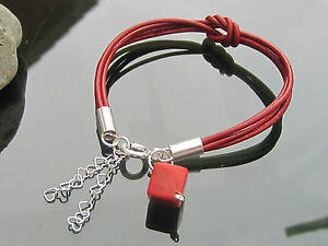 �y���������z�u���X���b�g�@�A�N�Z�T��?�@925�R�[�h�u���X���b�g�`�F�[��red genuine leather cord bracelet with 925 silver ends clasp chain coral cube