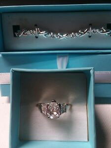 yzuXbg@ANZT?@GC{Vo[ejXO{{bNX avon silver tennis braclet and cz ring lot gift boxed with ribbon