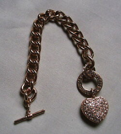 【送料無料】ブレスレット　アクセサリ—　ブランドトーンチェーンブレスレットラインストーンハートguess brand signed rosegoldtone chain bracelet rhinestone heart charm