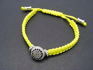 �y���������z�u���X���b�g�@�A�N�Z�T��?�@�h���r���X���C���X�g�[���f�B�X�N�l�I���C�G���[�}�N�����u���X���b�g28 vince camuto pave rhinestone disc neon yellow macrame friendship bracelet