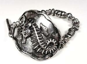 �y���������z�u���X���b�g�@�A�N�Z�T��?�@�r�[�`�t�@�b�V�����A���e�B�[�N�V���o�[�g�[���g�O���u���X���b�gbeach fashion nautical artisan seahorse antique silver tone toggle bracelet