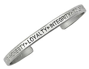 �y���������z�u���X���b�g�@�A�N�Z�T��?�@�Z���W�I�J�t�u���X���b�g�V���o�[sergio lub cuff bracelet courage silver large