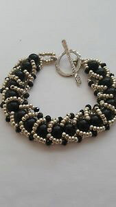 yzuXbg@ANZT?@uXbgIjLXV[hr[Yhand made bracelet, with onix stone and seed beads toho