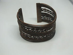 yzuXbg@ANZT?@JtuXbgg[eNX`beautiful cuff bracelet copper tone ornate texture 1 58 wide x 2 38 across
