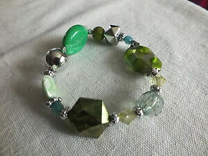 yzuXbg@ANZT?@uXbgXgb`O[r[YChcollectible stretch bracelet silver tonedifferent greens beads 34 wide cute
