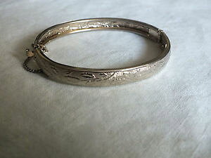 �y���������z�u���X���b�g�@�A�N�Z�T��?�@�u���X���b�g�`�F�[��2 12 x 14beautiful bracelet gold tone embossed clasp closure safety chain 2 12 x 14 in