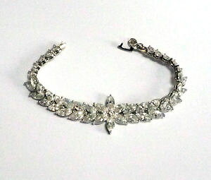 �y���������z�C�^���A���@�u���X���b�g�@�o�g���[�E�B���\���N���A�N���X�^���f�C�W�[�J�t�V���o�[�g�[��butler e wilson clear crystal daisy foglie bracciale tono argento nuovo