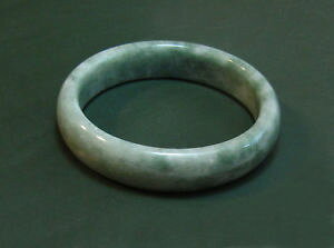 �y���������z�C�^���A���@�u���X���b�g�@�J�t�������W��molto bella ampia et jadebracciale meravigliosamente melange * circa * 53,8 g