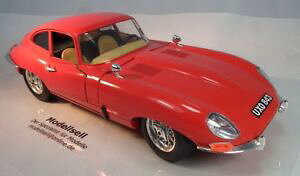�y���������z�͌^�ԁ@�X�|�[�c�J�[�@�W���K�[�N�[�y���f���J�[�X�P�[��jaguar e type coupe 1961 model car in 118 scale by burago
