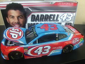 【送料無料】模型車 スポーツカー ダレルウォレスリチャードティカマロdarrell wallace 2018 stp richard petty camaro zl1 124 nascar