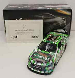�y���������z�͌^�ԁ@�X�|�[�c�J�[�@�G���b�N�W���[���Y���T�C��nascar 2015 erik jones 20 interstate batteries autographed signed 124 car