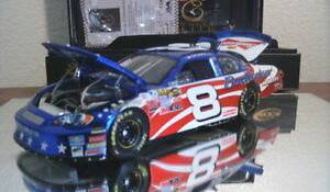 �y���������z�͌^�ԁ@�X�|�[�c�J�[�@�f�C���A�[���n�[�g�W���j�A���X�y�V�����A�N�V�����G���[�gdale earnhardt jr 2007 8 bud spcl ops stars amp; stripes action rcca elite 124