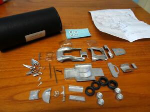 �y���������z�͌^�ԁ@�X�|�[�c�J�[�@�t�F���[���`���[���[�z���C�g���^���L�b�gferrari 412p by charlies car white metal kit 143