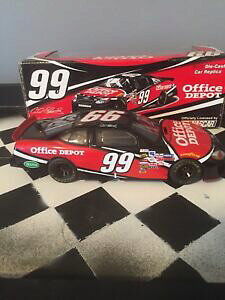 yz͌^ԁ@X|[cJ[@J[Gh[Y1242005_CJXgeLTXcarl edwards custom 124 scale 2005 texas win diecast