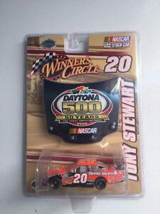 yz͌^ԁ@X|[cJ[@gj[X`[gz[f|fCgiXP[g^2008 tony stewart 20 home depot daytona 500 winners circle 164 scale toyota