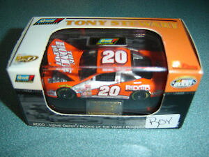 �y���������z�͌^�ԁ@�X�|�[�c�J�[�@�g�j�[�X�`�����[�g���z�[���f�|�R��1999 tony stewart 20 home depot rookie nascar revell coll 164 112080 roty