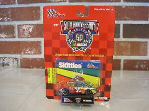 �y���������z�͌^�ԁ@�X�|�[�c�J�[�@1998nascar 50th anniversary 164 scale diecast replica car skittles1998 nascar 50th anniversary 164 scale diecast replica