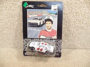 �y���������z�͌^�ԁ@�X�|�[�c�J�[�@�j���[1992 funstuff 164�_�C�J�X�gnascar�����[�R�[�f�B���q�b�R���[���[�^�I�[�g���[�X44