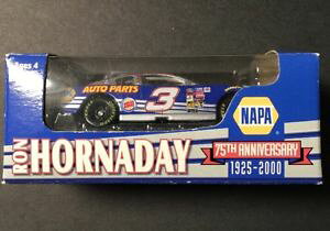 �y���������z�͌^�ԁ@�X�|�[�c�J�[�@�����p�A�N�V�����J�[�V���o�[��nascar ron hornaday napa 164 75th anniversary 2000 action car silver 3