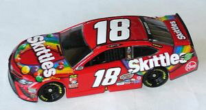 �y���������z�͌^�ԁ@�X�|�[�c�J�[�@���g���^�J�C���u�b�V��18 jgr toyota nascar 2018 * skittles * kyle busch 164 lionel