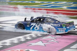 yz͌^ԁ@X|[cJ[@}[eBWjAV[bg[Xin now martin truex jr 2017 78 auto owners charlotte race win 124 2018