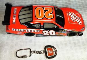 �y���������z�͌^�ԁ@�X�|�[�c�J�[�@���g�j�[�X�`�����[�g�z�[���f�|�g���^�J�����L�[�`�F�[��vtg ma 20 tony stewart the home depot 2008 toyota camry w key chain nascar 124