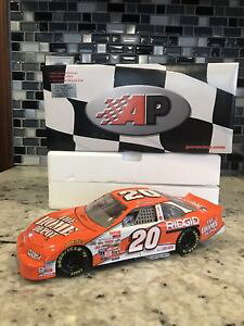 yz͌^ԁ@X|[cJ[@gj[X`[gz[f||eBAbNANVtony stewart 20 home depot rookie 1999 pontiac 124 action limited edition nib