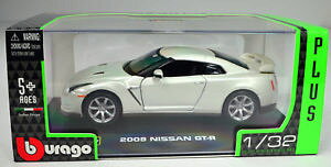 �y���������z�͌^�ԁ@�X�|�[�c�J�[�@�z���C�g�X�P�[���t�H��nissan gt r 2009 white scale 13 2 von bburago