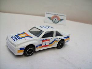 yz͌^ԁ@X|[cJ[@Iy}^RbpR[M[opel manta 400 1 coppa liburna 1982, white, corgi made in gt britain 143