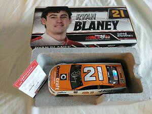 yz͌^ԁ@X|[cJ[@CATCEbhuU[YtH[h2017 ryan blaney autographed 21 wood brothers ford with pristine authentics coa