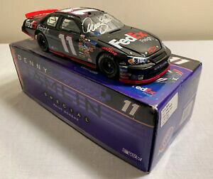 �y���������z�͌^�ԁ@�X�|�[�c�J�[�@�f�j�[�n���������T�C��2006 denny hamlin 11 fedex freight limited edition autographed 124 dicast car