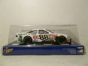 yz͌^ԁ@X|[cJ[@2002winners circle 124 scale dale jarrett88 upsmuppets ford taurus2002 winners circle 124 scale dale jarrett 88 ups muppet