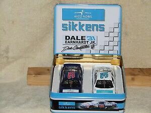 【送料無料】模型車 スポーツカー 1997デイルアンハートjr31 sikkens 2セットw1321997 dale earnhardt jr 31 sikkens 2 car set w metal tin box 132