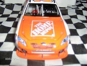 �y���������z�͌^�ԁ@�X�|�[�c�J�[�@�A�N�V�����W���C�z�[���f�|2009 action joey logano home depot rookie 124