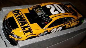 �y���������z�͌^�ԁ@�X�|�[�c�J�[�@�}�b�g���G���[�g�n�[�h2017 retired matt kenseth 20 dewalt rcca 124 elite 44100 sold out hard 2 find