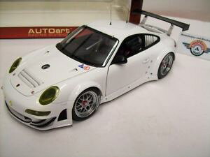 �y���������z�͌^�ԁ@�X�|�[�c�J�[�@�|���V�F�O�A�e�}���{�f�B�o�[�W����porsche 911 997 gt3 rsr, plain body version 2010, autoart 118, ovp