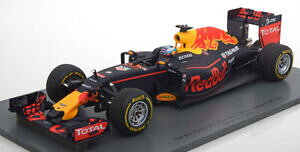 yz͌^ԁ@X|[cJ[@Xp[Nbhu[VO}[VA118 spark red bull racing rb12 winner gp malaysia ricciardo 2016