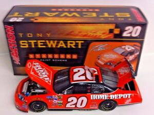 �y���������z�͌^�ԁ@�X�|�[�c�J�[�@�g�j�[�X�`�����[�g�z�[���f�|�X�P�[��tony stewart 20 2006 home depot 124 scale