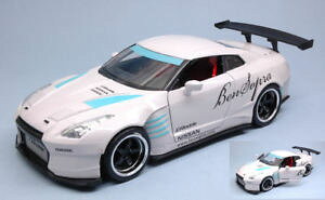 yz͌^ԁ@X|[cJ[@rzCg`[i[fnissan gtr r35 well over 2009 white jdm tuners 124 model jada toys