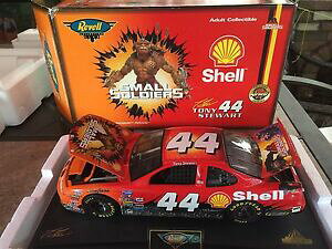 �y���������z�͌^�ԁ@�X�|�[�c�J�[�@���g�j�[�X�`�����[�g�|���e�B�A�b�Nrevell 118 44 small soldiers tony stewart 98 pontiac