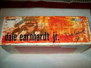 【送料無料】模型車 スポーツカー アクション124デイルアンハートjr8バドワイザー1999モンテカルロ in boxaction 124 dale earnhardt jr 8 budweiser 1999 monte carlo in box