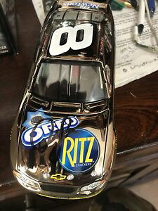 yz͌^ԁ@X|[cJ[@fCA[n[gWjA_CJXgzCgS[hTCdale earnhardt jr diecast 1 24 white gold oreos autographed