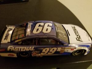 �y���������z�͌^�ԁ@�X�|�[�c�J�[�@carl edwards 124 action 201399 fastenal flashcoat36autographed serial1carl edwards 124 action 2013 99 fastenal flashcoat