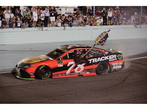 �y���������z�͌^�ԁ@�X�|�[�c�J�[�@�}�[�e�B���W���j�A���o�X�v���V���b�v�z�[���X�e�b�h���[�Xin now martin truex jr 2017 78 bass pro shops homestead race win 124 2018