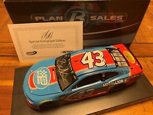 �y���������z�͌^�ԁ@�X�|�[�c�J�[�@���E�H���X�K���[�W�T�C���A�[�N43 darrell bubba wallace 2018 pettys garage autographed 1 24 lionel arc car
