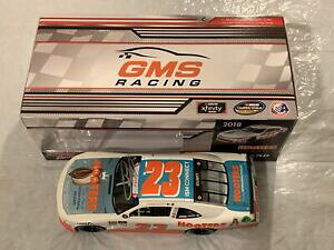 【送料無料】模型車 スポーツカー エリオットフーターズシリーズカーchase elliott hand signed 2018 gms hooters nascar xfinity series 124 car